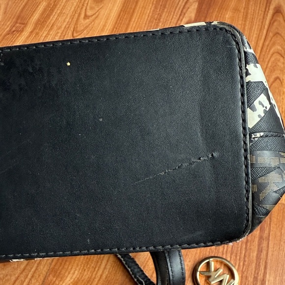 Michael Kors Jet Set Travel Medium Carryall Tote Designer Animal Print Gold Used - Picture 9 of 15